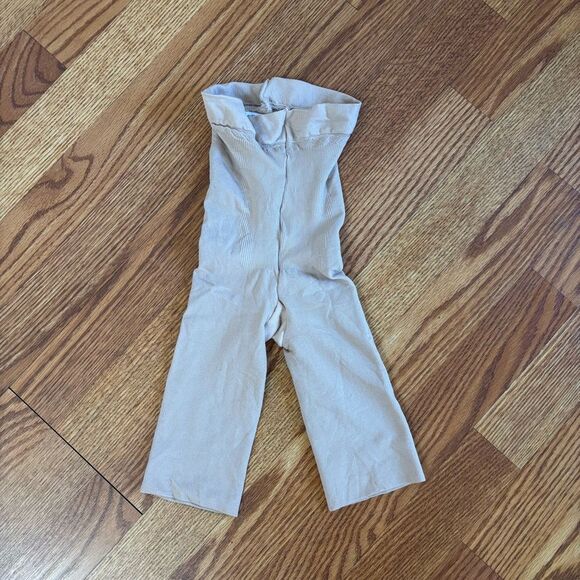 Assets Red Hot Label by Spanx High Waist Shorts Mid-Thigh Shaper Size 2 - Picture 1 of 5